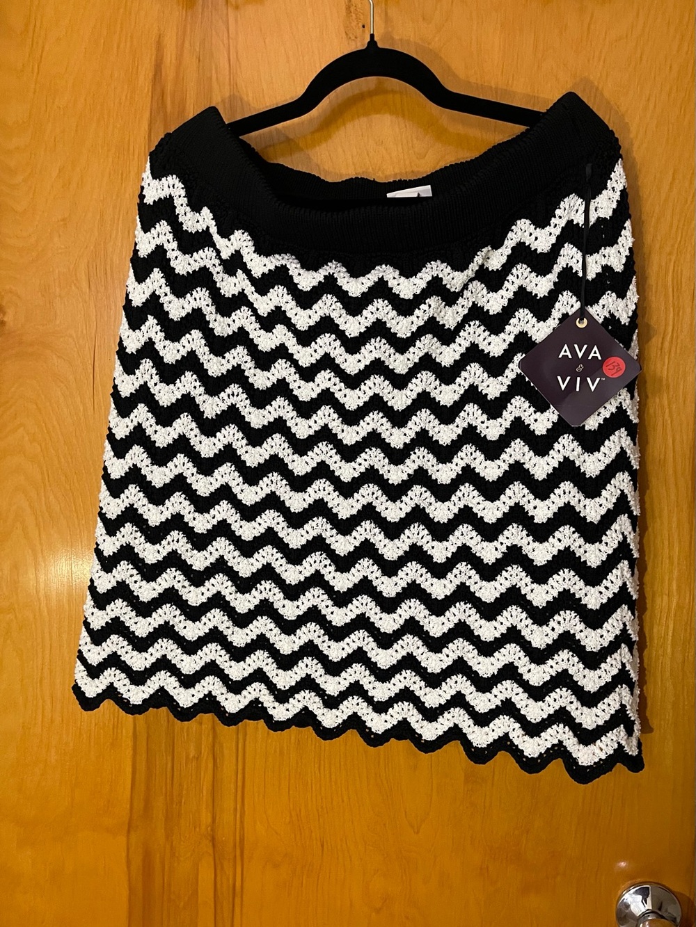 Ava & Viv Black and White Chevron Crochet Mini Skirt